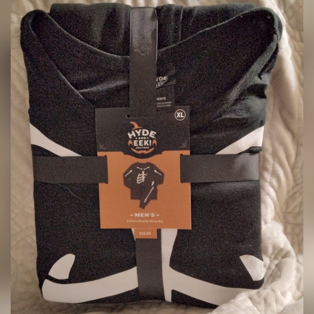 Halloween Black and White Men's PJs XL